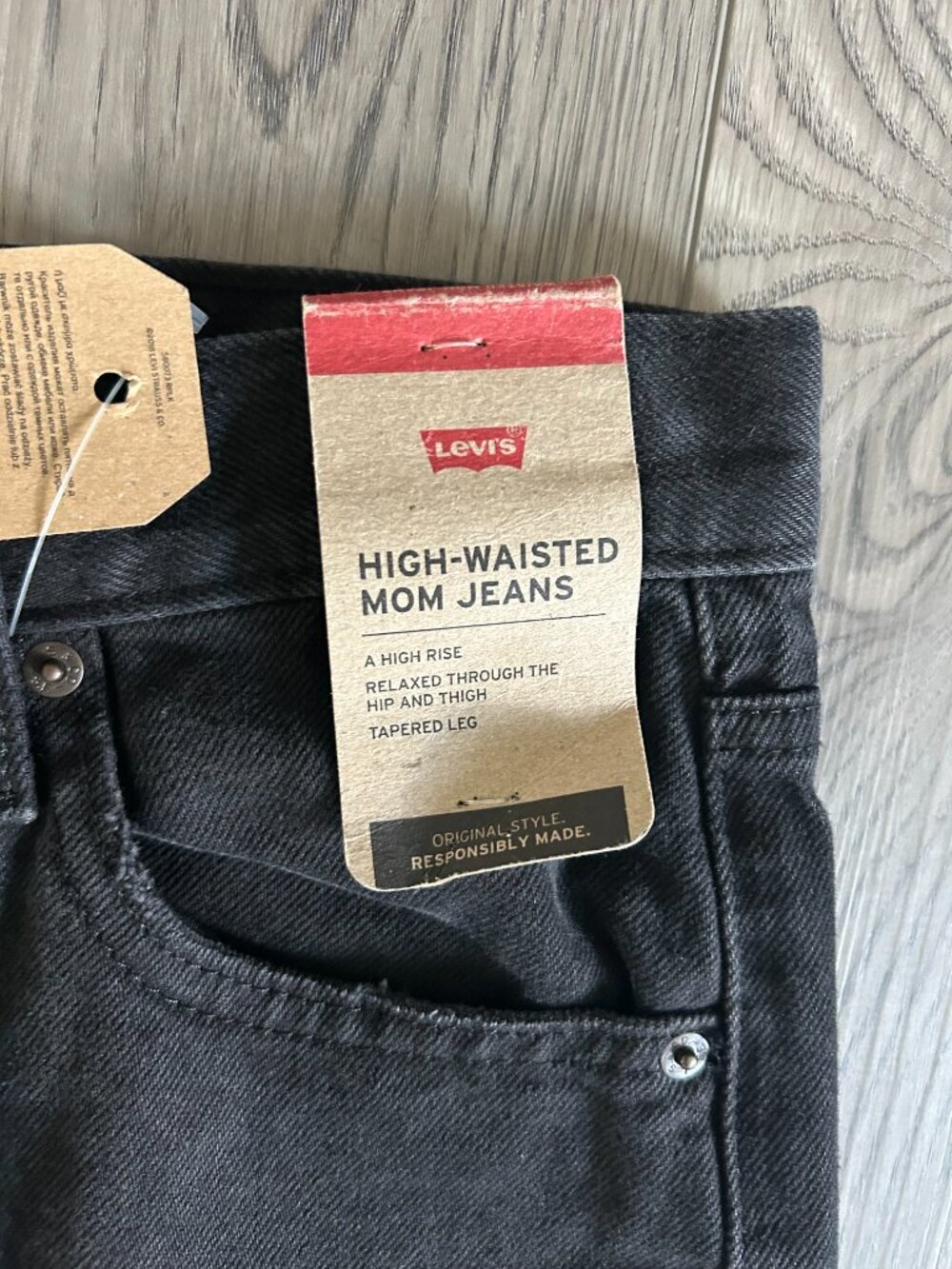 Levi’s High Waisted Mom Jeans Womens 27x27 Black Distressed NWT High Rise Taper - Picture 4 of 16